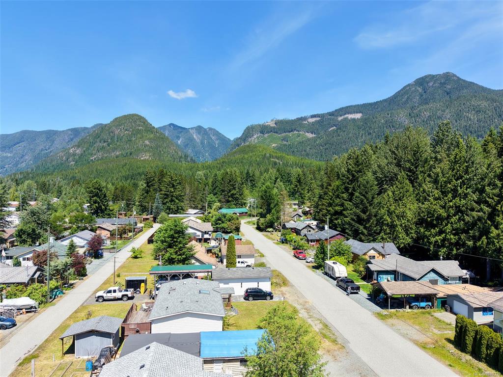 Fifth View of 41 Atluck Ave, Woss, BC, V0N 3P0
