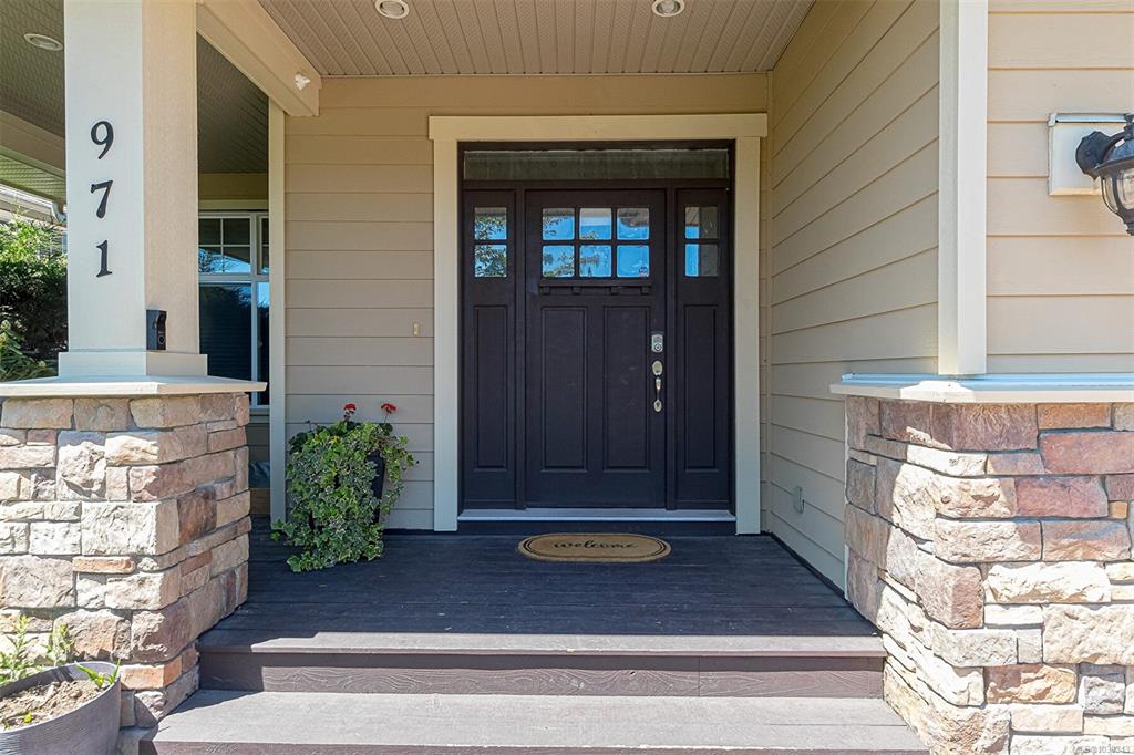 Fifth View of 971 Gade Rd, Langford, BC, V9B 0G8