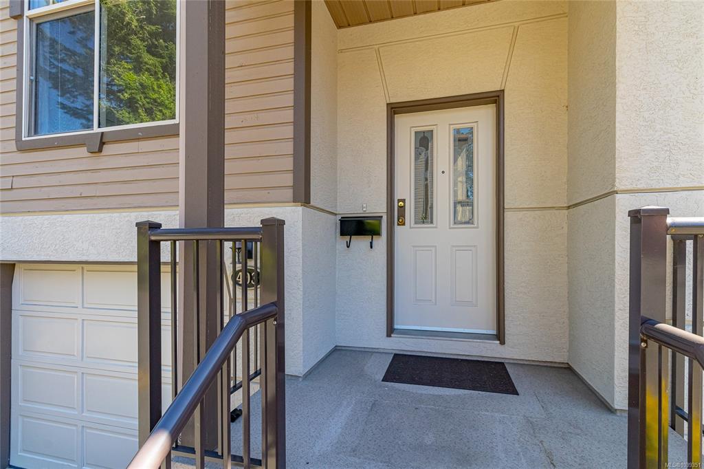 Third View of 288 Eltham Rd, Ashley Gate, View Royal, BC, V9B 1J9
