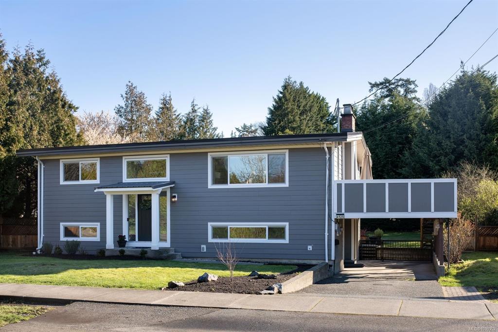 Third View of 4125 Douglas St, Saanich, BC, V8X 0A5