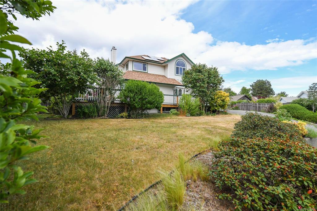 Third View of 2112 Stellar Crt, Comox, BC, V9M 3L6