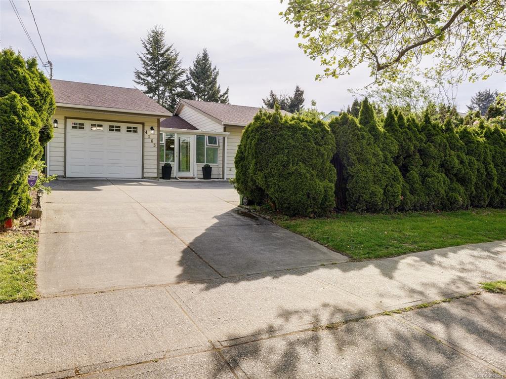 Third View of 4163 Shelbourne St, Saanich, BC, V8N 3E8