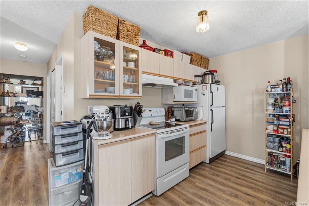 Fifth View of 6245 Blueback Rd, EAGLEPOINT VILLAS, Nanaimo, BC, V9V 1N7