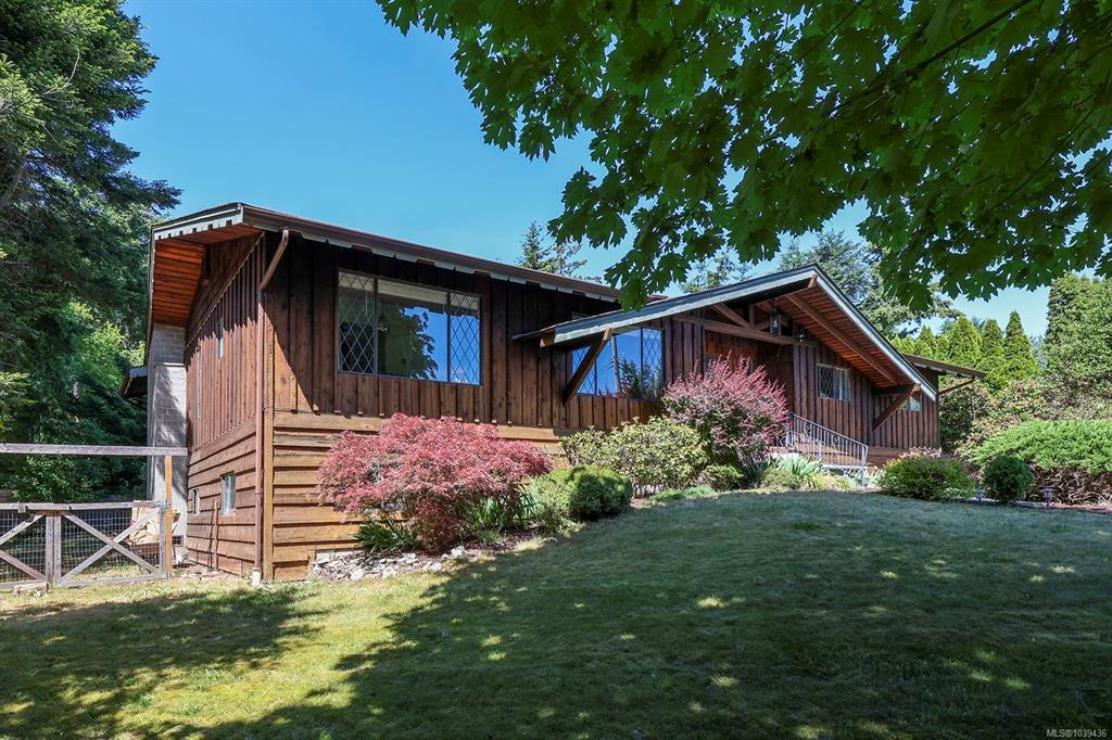 Third View of 611 Crestview Dr, Comox, BC, V9M 3E6