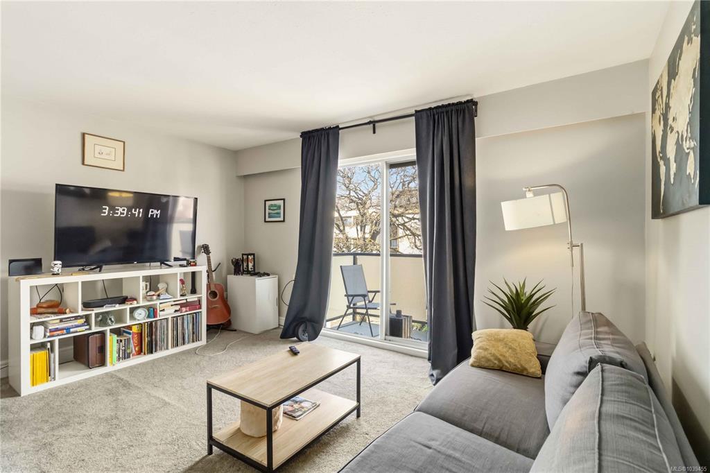904 Hillside Ave, 1039455, BC,