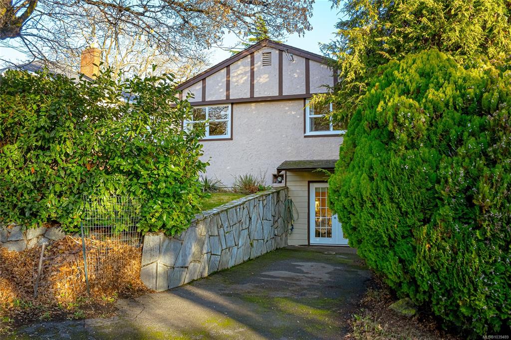 Second View of 2739 Grosvenor Rd, Victoria, BC, V8T 3M8