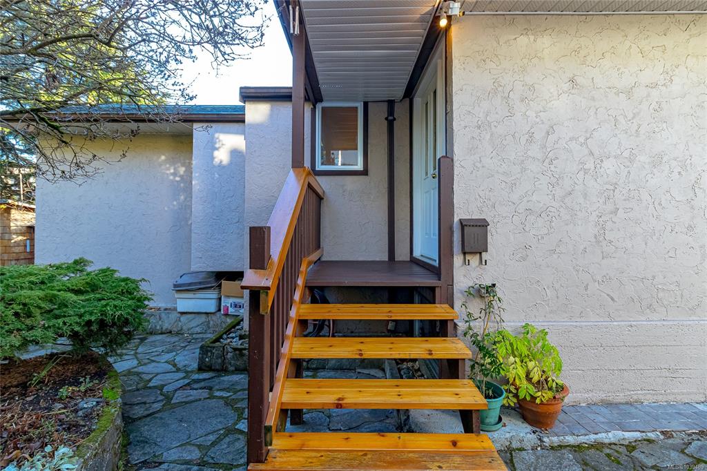 Fourth View of 2739 Grosvenor Rd, Victoria, BC, V8T 3M8