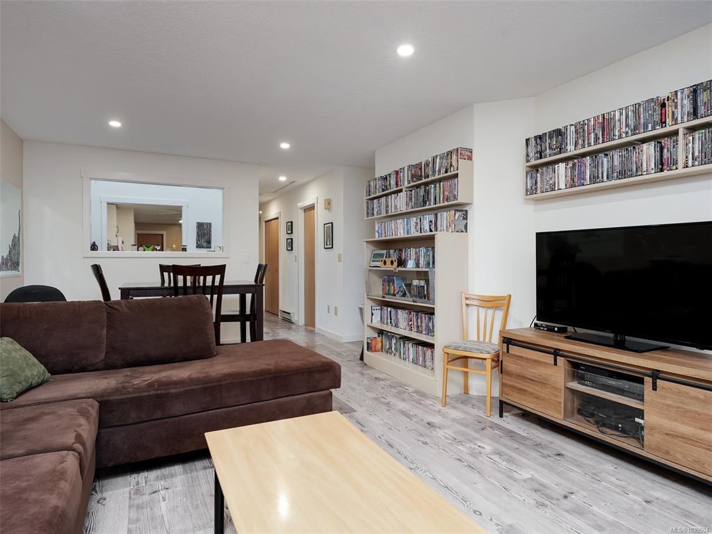 Third View of 4125 Interurban Rd, Oak Glen Estates, Saanich, BC, V8Z 4W8