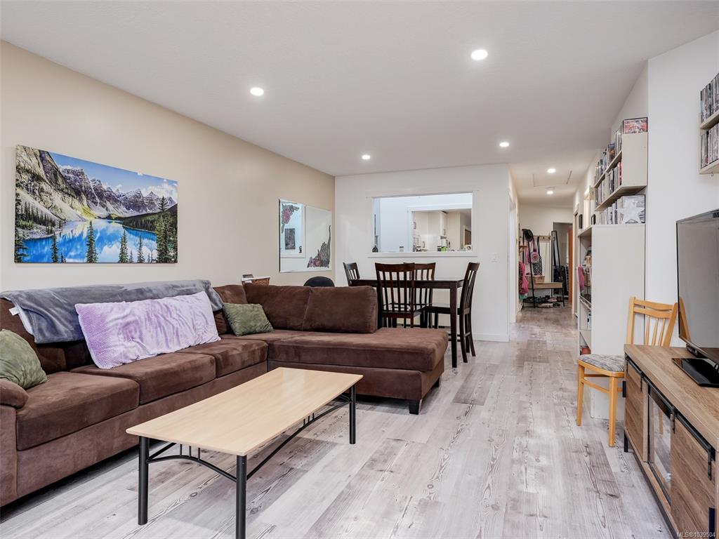 Fifth View of 4125 Interurban Rd, Oak Glen Estates, Saanich, BC, V8Z 4W8