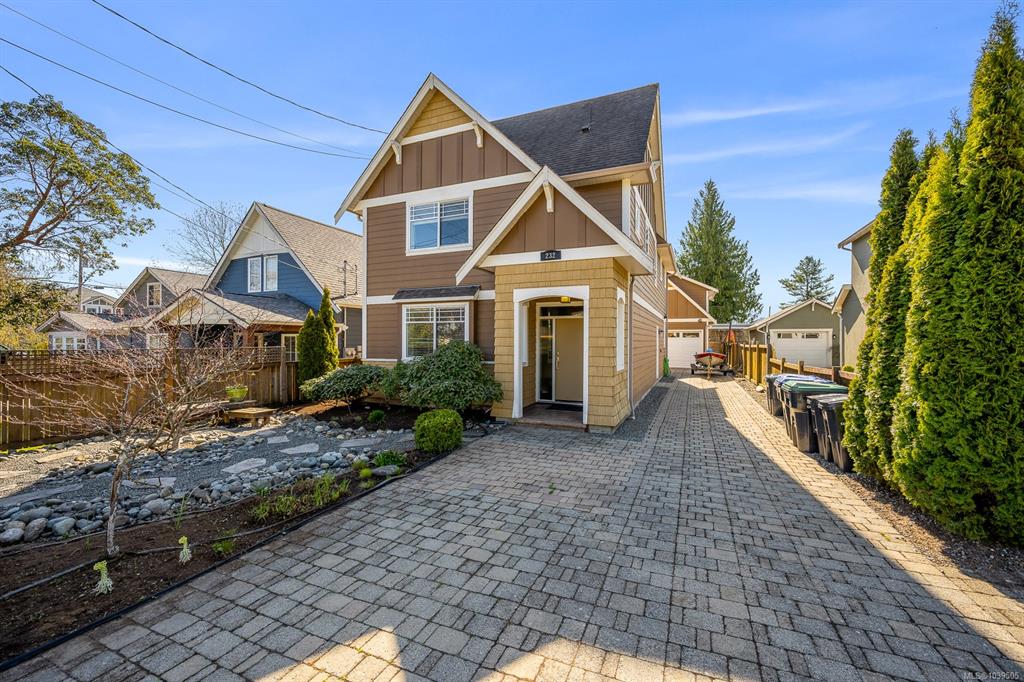 Third View of 232 2nd St, Courtenay, BC, V9N 1B7