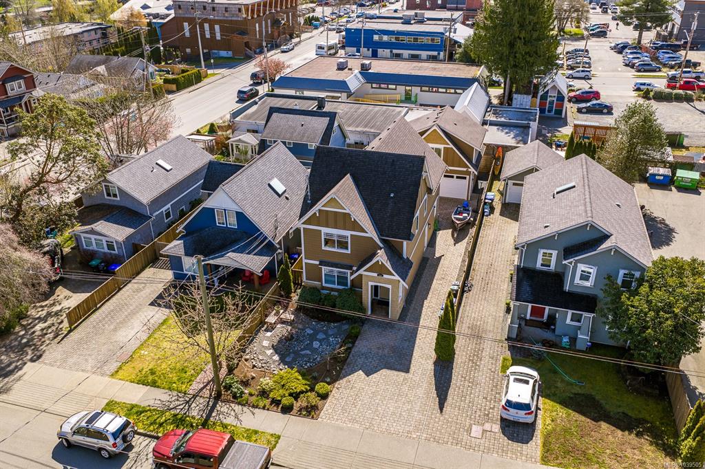 Fifth View of 232 2nd St, Courtenay, BC, V9N 1B7