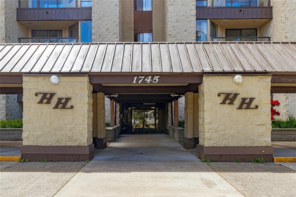 Fourth View of 1745 Leighton Rd, Victoria, BC, V8R 6R6