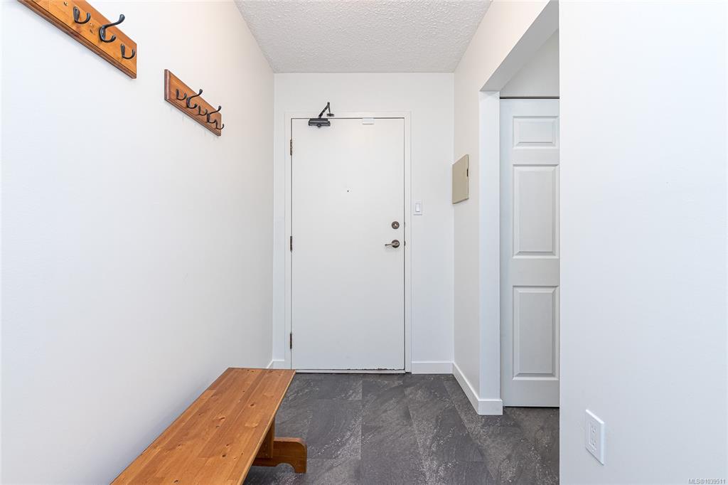 Fifth View of 1745 Leighton Rd, Victoria, BC, V8R 6R6