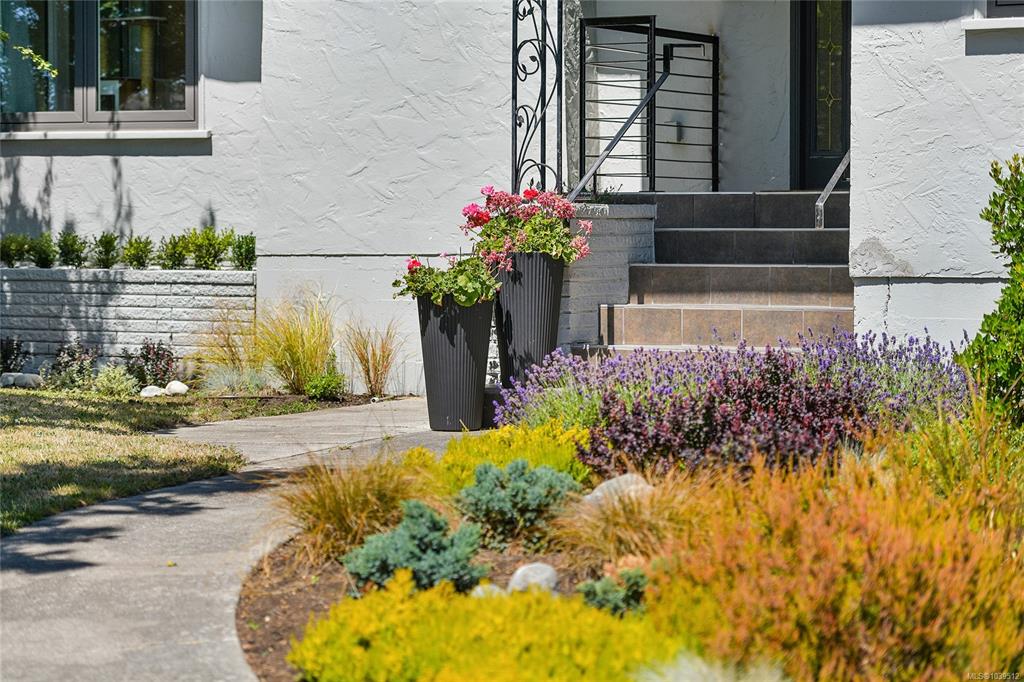 Third View of 2134 Neil St, Oak Bay, BC, V8R 3E4