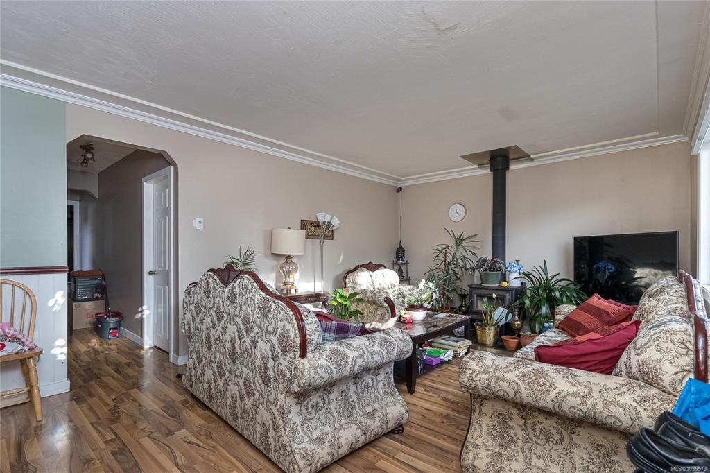 Fifth View of 932 Bray Ave, Langford, BC, V9B 2T1