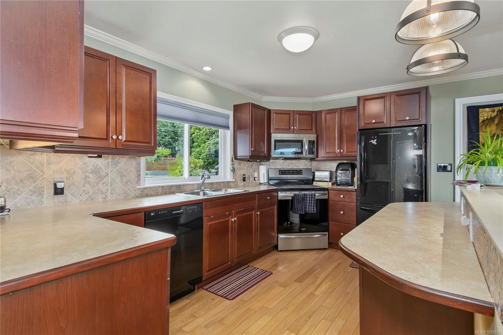 Fifth View of 371 Mclean St, Campbell River, BC, V9W 2M7