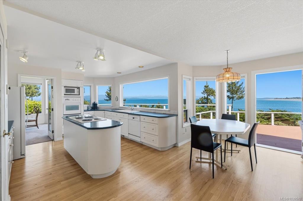 Third View of 506 Panorama Pl, Parksville, BC, V9P 1A4