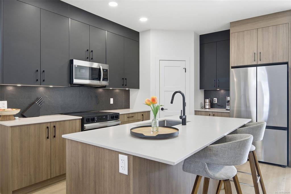 3718 Producers Way, 1039580, BC,