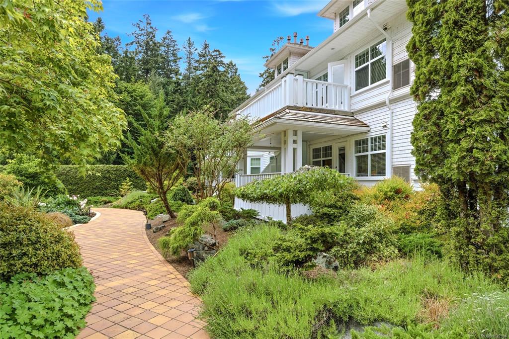 292 Crescent Rd E, 1039594, BC,