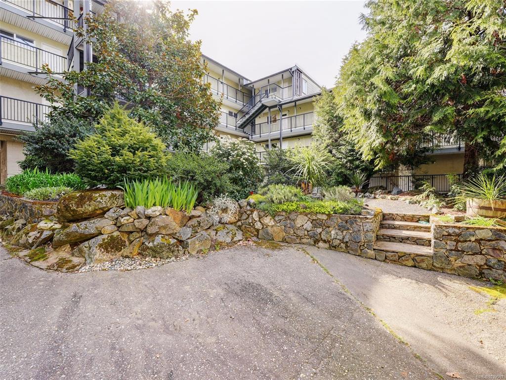 991 Cloverdale Ave, 1039597, BC,