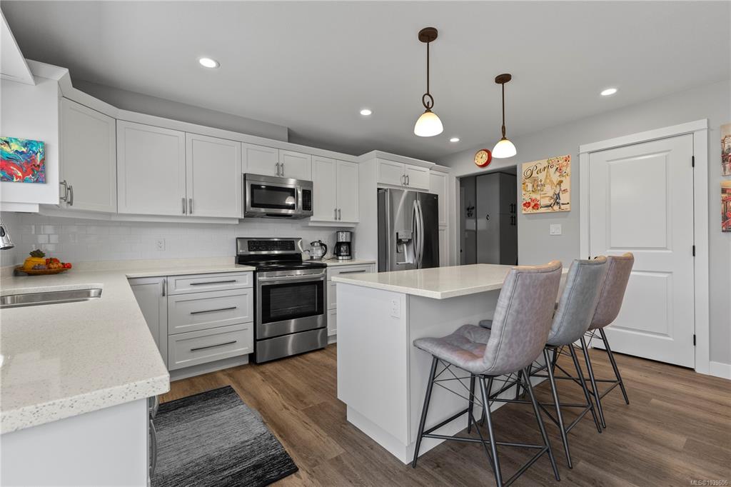 Fourth View of 492 Park Forest Dr, Campbell River, BC, V9W 0E3