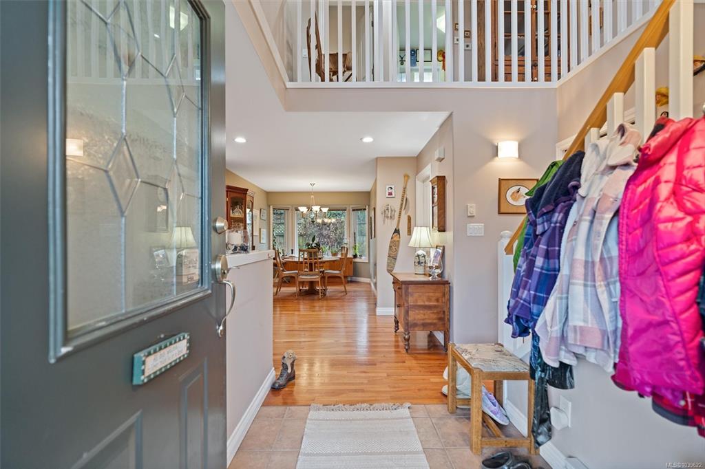 Fifth View of 10372 Bowerbank Rd, Sidney, BC, V8L 3L7