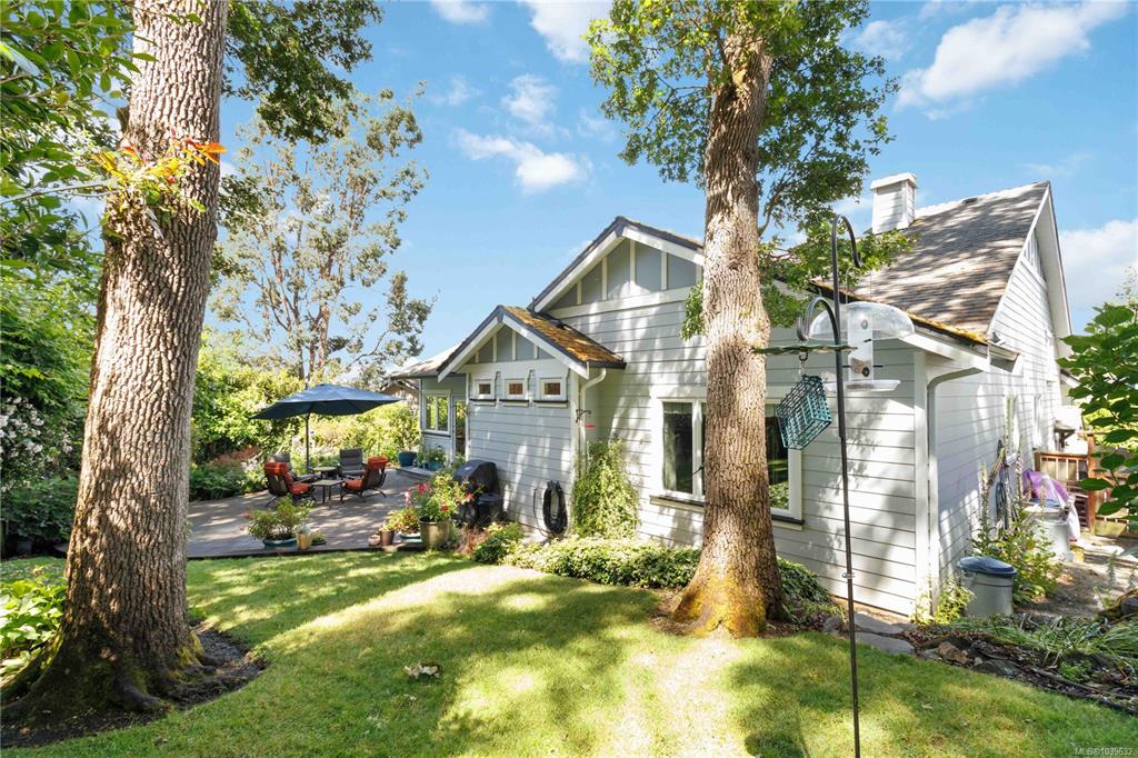 Third View of 783 Rogers Way, Saanich, BC, V8X 5L1