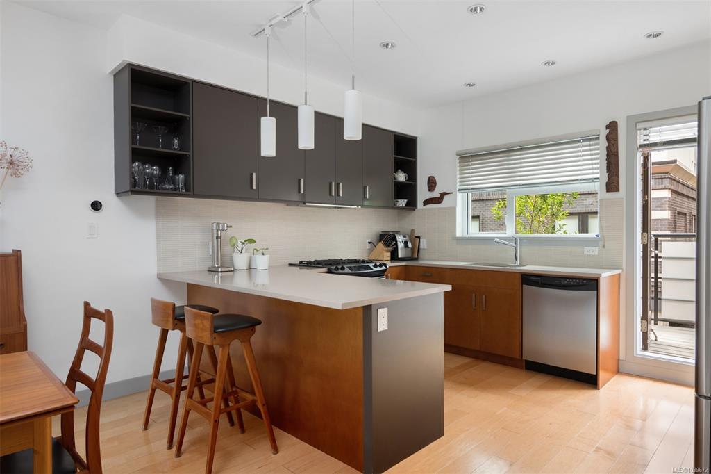 Third View of 1137 Meares St, Victoria, BC, V8V 3J9