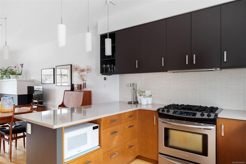 Fourth View of 1137 Meares St, Victoria, BC, V8V 3J9