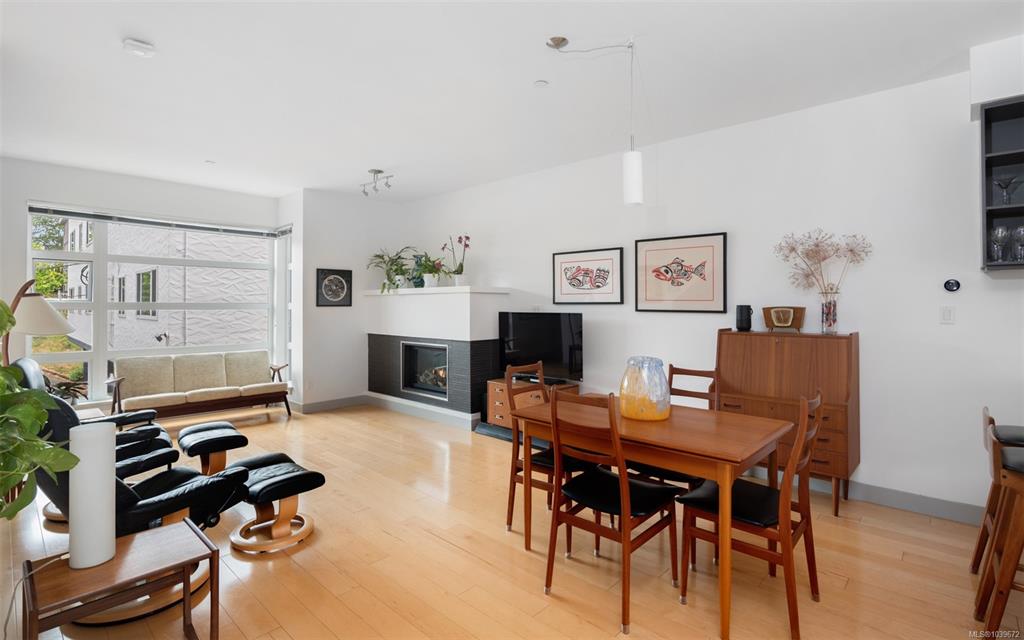 Fifth View of 1137 Meares St, Victoria, BC, V8V 3J9