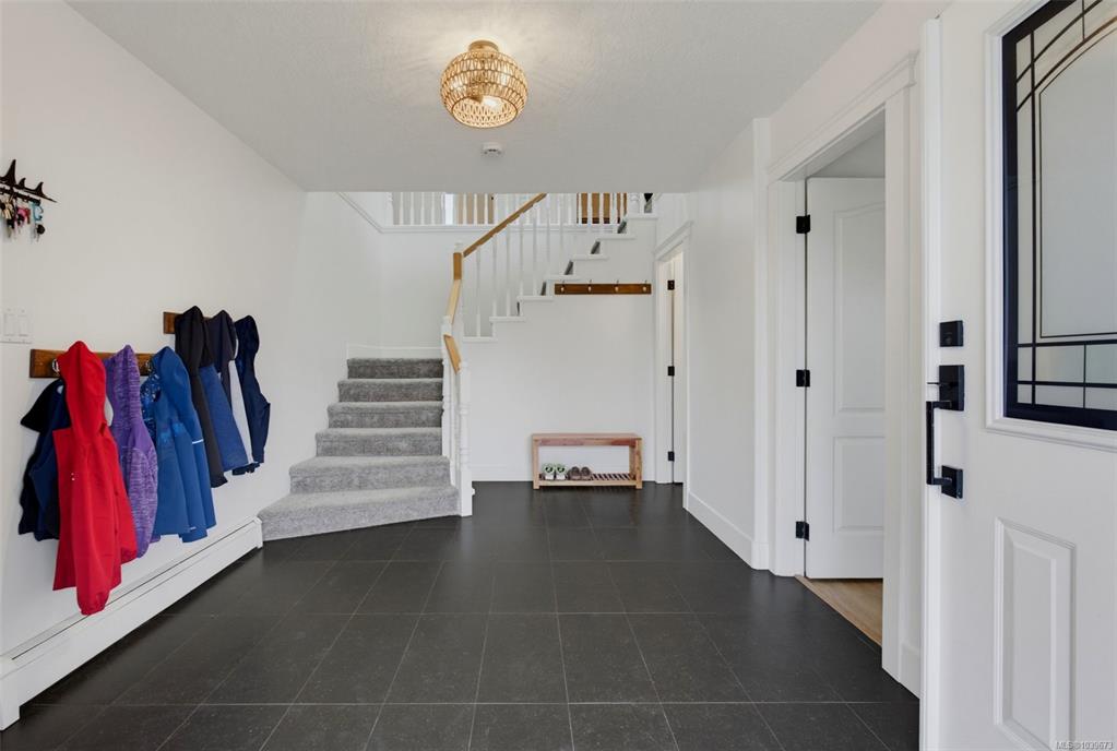 Fourth View of 4000 Santa Rosa Pl, Saanich, BC, V8Z 7K9