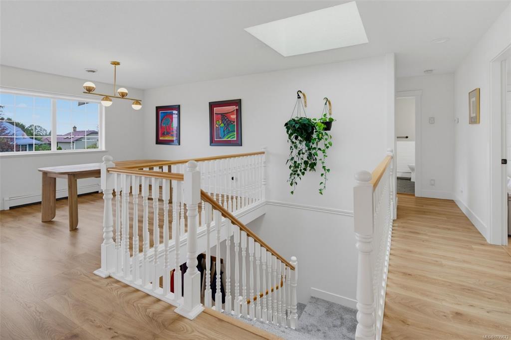Fifth View of 4000 Santa Rosa Pl, Saanich, BC, V8Z 7K9