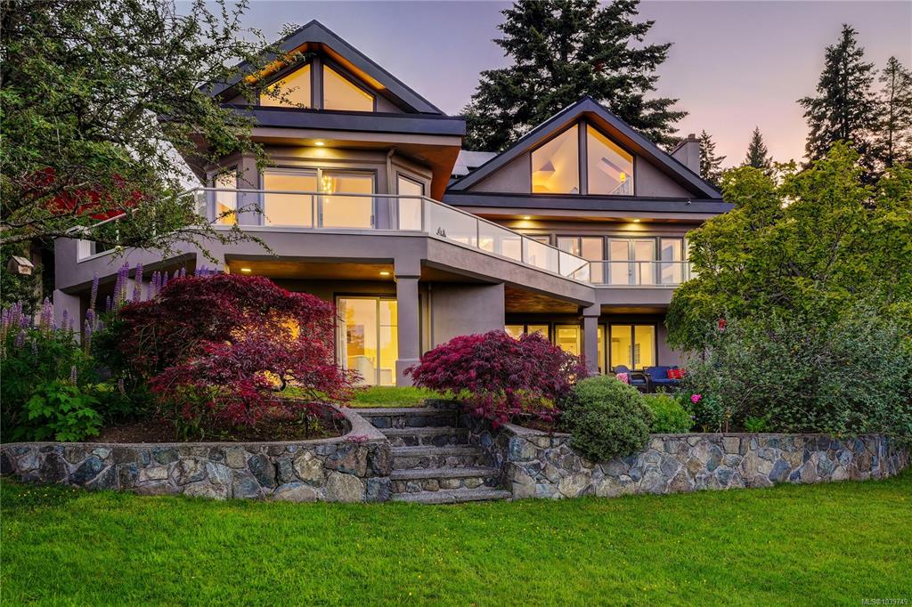 4961 Lochside Dr, 1039749, BC,