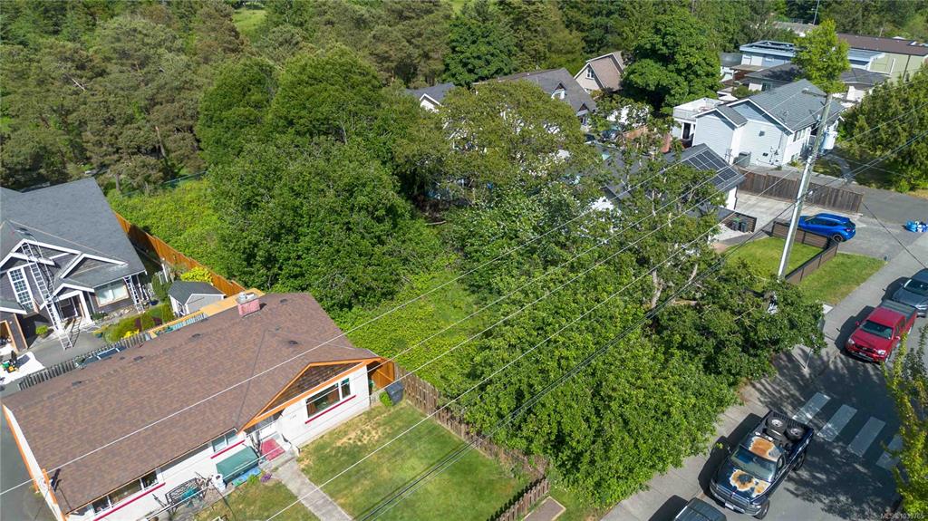 Third View of 1124 Craigflower Rd, Esquimalt, BC, V9A 2Y1