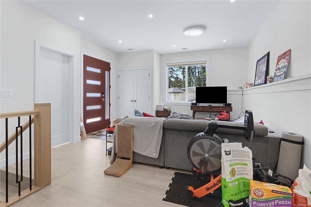 Fourth View of 102 Linmark Way, Nanaimo, BC, V9T 0K5