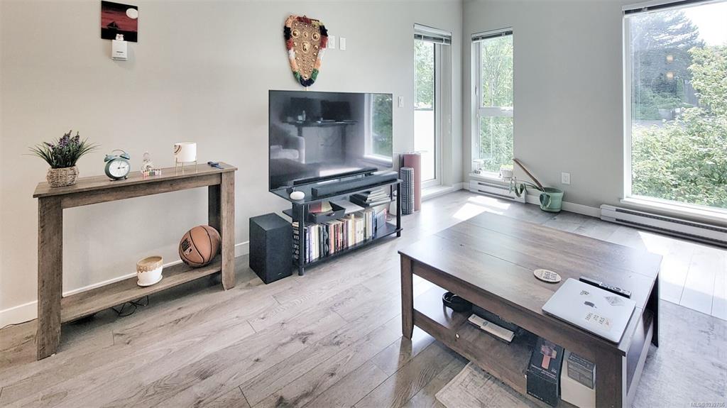 767 Tyee Rd, 1039786, BC,