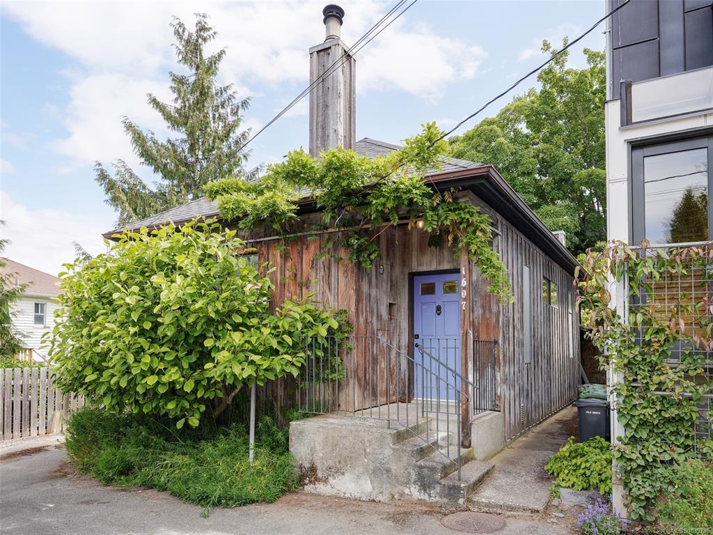 Third View of 1607 Rebecca St, Victoria, BC, V8T 3N3