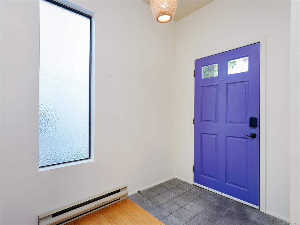 Fourth View of 1607 Rebecca St, Victoria, BC, V8T 3N3