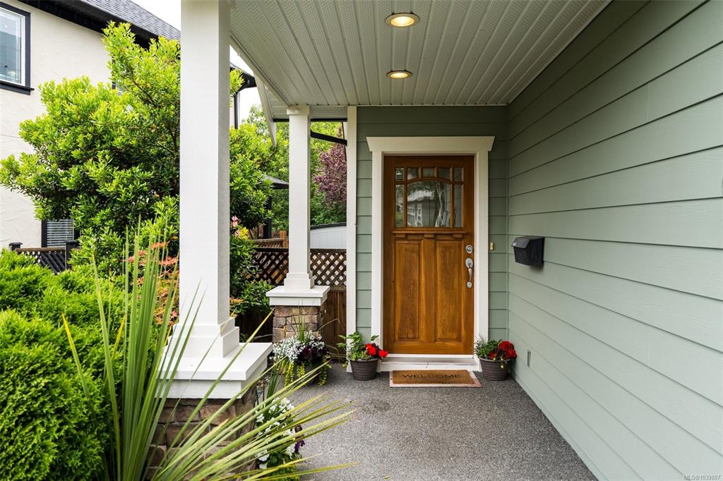 Third View of 3979 South Valley Dr, Saanich, BC, V8Z 7Z1