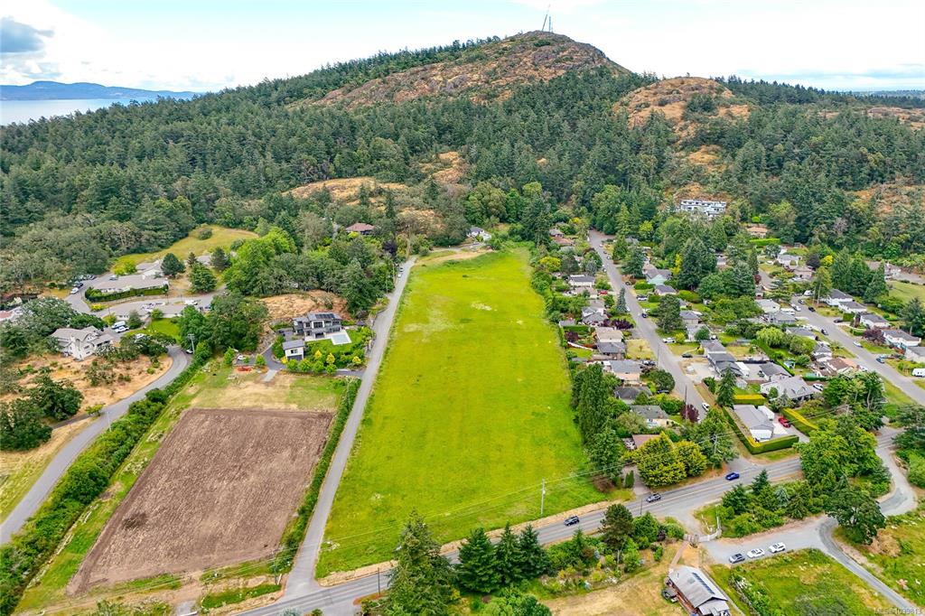 Second View of 4525 Blenkinsop Rd, Saanich, BC, V8X 2C7
