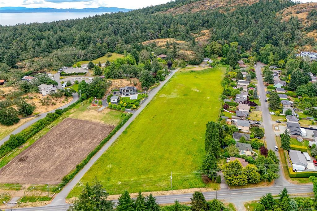 Third View of 4525 Blenkinsop Rd, Saanich, BC, V8X 2C7