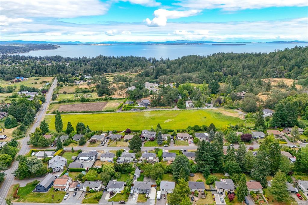 Fourth View of 4525 Blenkinsop Rd, Saanich, BC, V8X 2C7