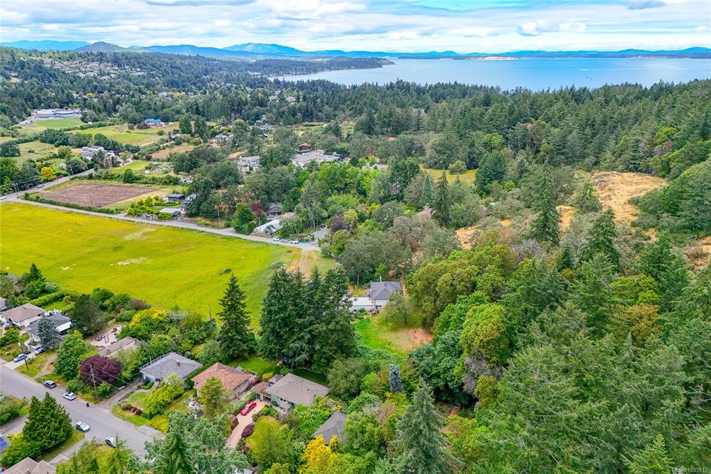 Fifth View of 4525 Blenkinsop Rd, Saanich, BC, V8X 2C7