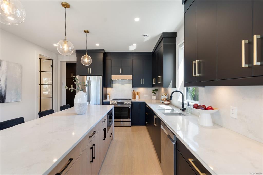 588 Whiteside St, 1039814, BC,