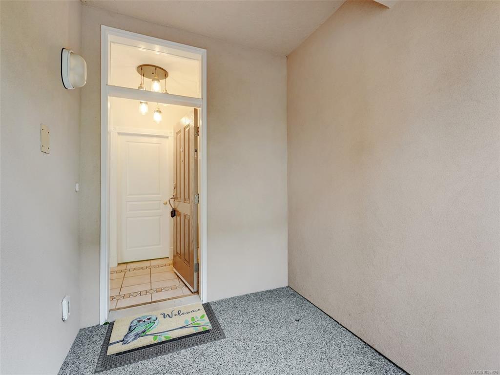 Fifth View of 75 Songhees Rd, Victoria, BC, V9A 7M5
