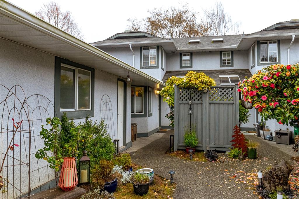 Third View of 5110 Cordova Bay Rd, Cordova Bay Beach Estates, Saanich, BC, V8Y 2K5