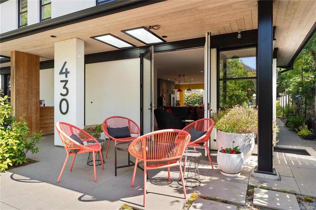 Fifth View of 430 Luxton Ave, Victoria, BC, V8V 1C9