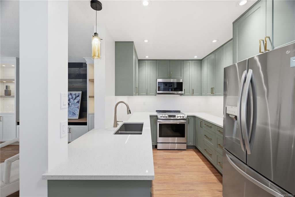 215 Madill Rd, 1039913, BC,