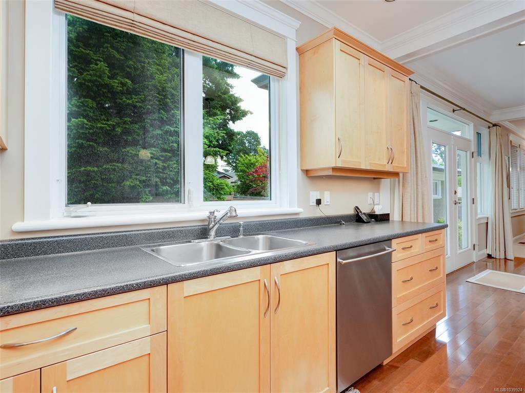 Fifth View of 2286 Hazelton Pl, Saanich, BC, V8N 5C3