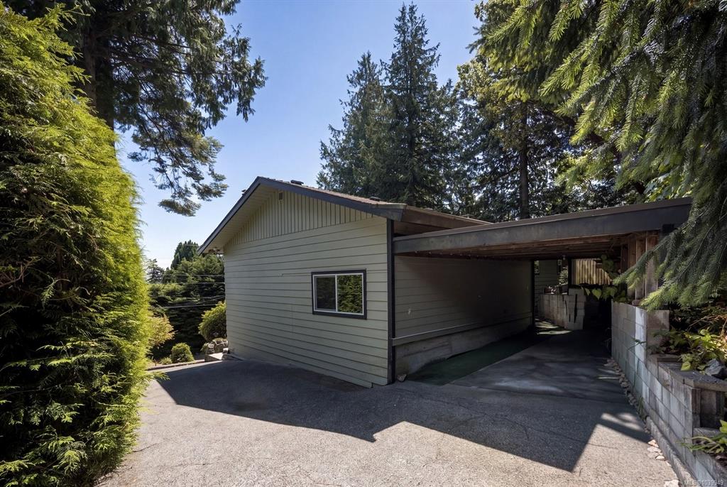 Fifth View of 4950 Lochside Dr, Saanich, BC, V8Y 2E4